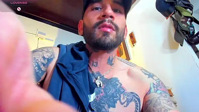 Snapshot of CamiloGray_ chatting on 02/10/25, 06:56 CamiloGray online show from 02/10/25, 06:56