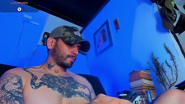 Snapshot of CamiloGray_ chatting on 02/25/25, 07:03 CamiloGray online show from 02/25/25, 07:03