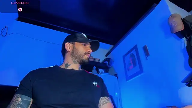 Snapshot of CamiloGray_ chatting on 03/03/25, 01:31 CamiloGray online show from 03/03/25, 01:31