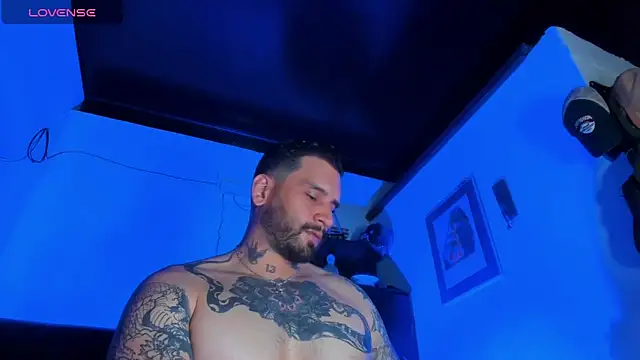 Snapshot of CamiloGray_ chatting on 03/12/25, 03:07 CamiloGray online show from 03/12/25, 03:07