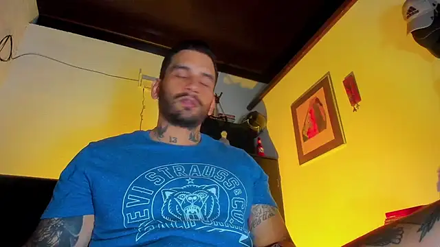 Snapshot of CamiloGray_ chatting on 03/21/25, 01:01 CamiloGray online show from 03/21/25, 01:01