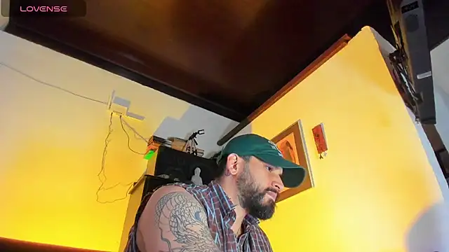 Snapshot of CamiloGray_ chatting on 09/10/25, 01:22 CamiloGray online show from 09/10/25, 01:22