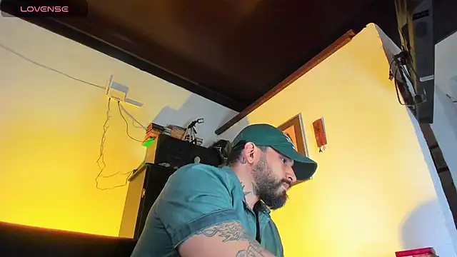 Snapshot of CamiloGray_ chatting on 09/11/25, 01:44 CamiloGray online show from 09/11/25, 01:44