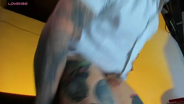 Snapshot of CamiloGray_ chatting on 09/13/25, 12:27 CamiloGray online show from 09/13/25, 12:27