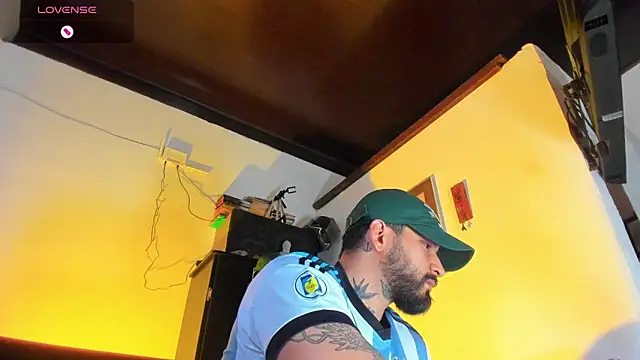 Snapshot of CamiloGray_ chatting on 09/14/25, 02:38 CamiloGray online show from 09/14/25, 02:38