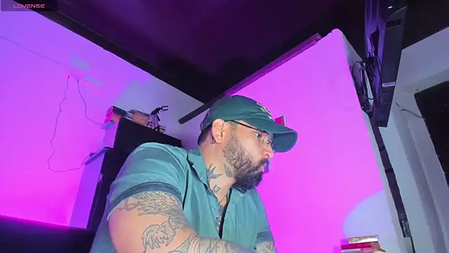 Snapshot of CamiloGray_ chatting on 09/22/25, 02:08 CamiloGray online show from 09/22/25, 02:08