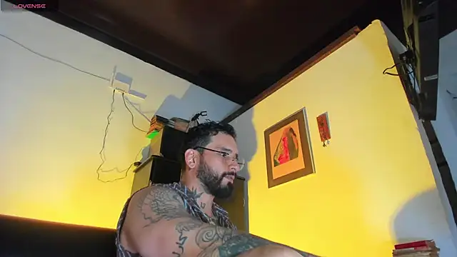 Snapshot of CamiloGray_ chatting on 09/30/25, 02:22 CamiloGray online show from 09/30/25, 02:22