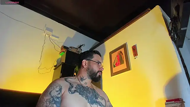 Snapshot of CamiloGray_ chatting on 10/07/25, 02:25 CamiloGray online show from 10/07/25, 02:25