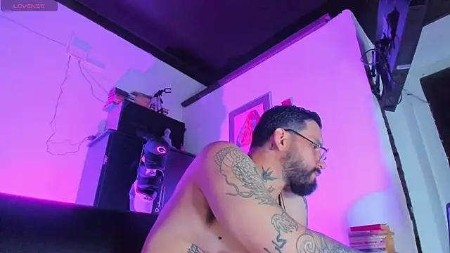 Snapshot of CamiloGray_ chatting on 10/08/25, 01:53 CamiloGray online show from 10/08/25, 01:53