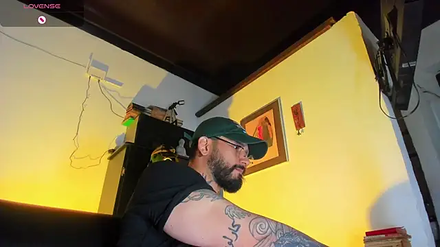 Snapshot of CamiloGray_ chatting on 10/10/25, 02:49 CamiloGray online show from 10/10/25, 02:49