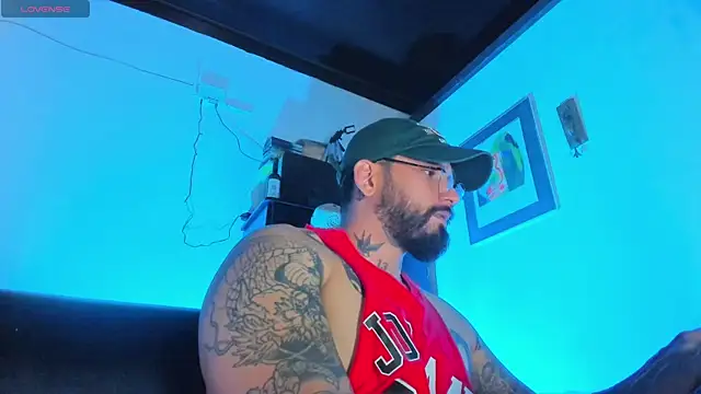 Snapshot of CamiloGray_ chatting on 10/15/25, 01:55 CamiloGray online show from 10/15/25, 01:55