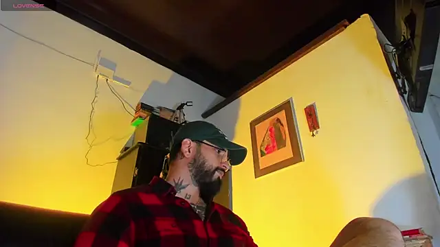 Snapshot of CamiloGray_ chatting on 10/17/25, 03:25 CamiloGray online show from 10/17/25, 03:25