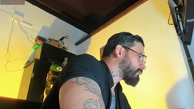 Snapshot of CamiloGray_ chatting on 10/20/25, 01:44 CamiloGray online show from 10/20/25, 01:44