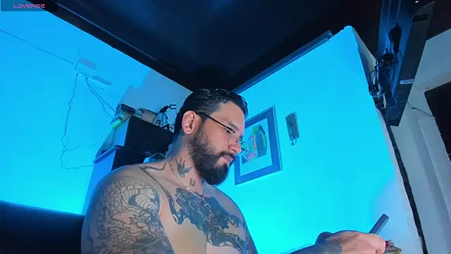 Snapshot of CamiloGray_ chatting on 10/24/25, 02:24 CamiloGray online show from 10/24/25, 02:24