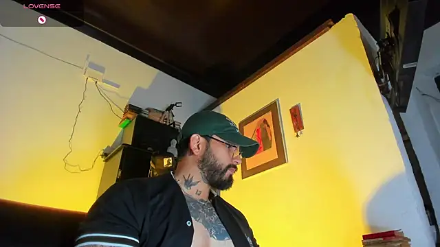 Snapshot of CamiloGray_ chatting on 10/27/25, 01:59 CamiloGray online show from 10/27/25, 01:59