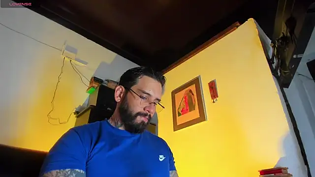 Snapshot of CamiloGray_ chatting on 10/30/25, 02:07 CamiloGray online show from 10/30/25, 02:07