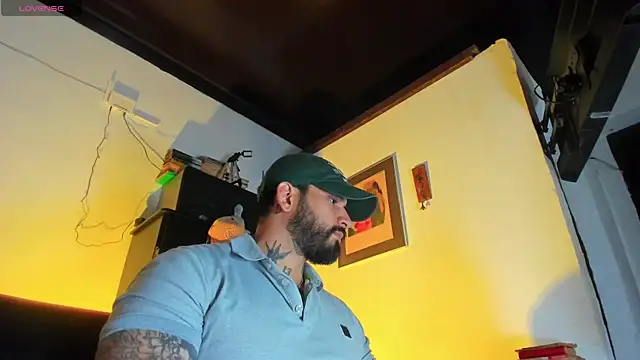 Snapshot of CamiloGray_ chatting on 10/31/25, 01:56 CamiloGray online show from 10/31/25, 01:56