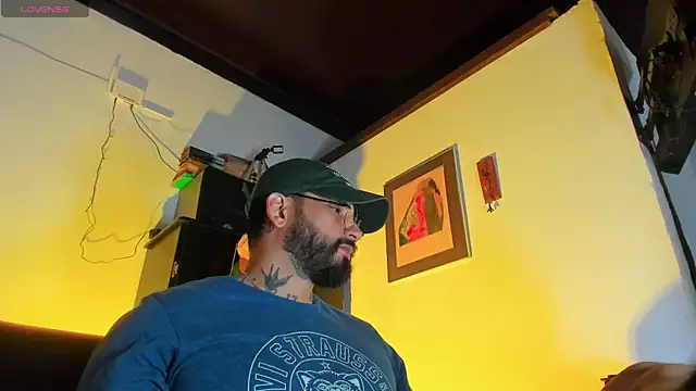 Snapshot of CamiloGray_ chatting on 11/03/25, 03:13 CamiloGray online show from 11/03/25, 03:13