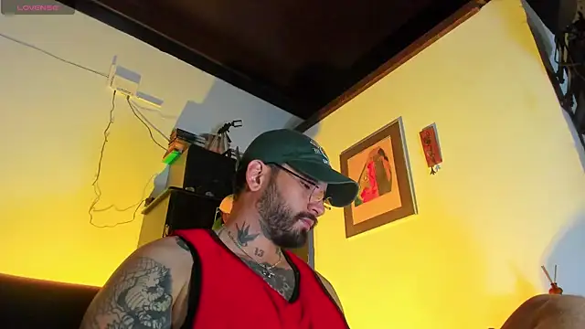 Snapshot of CamiloGray_ chatting on 11/08/25, 10:26 CamiloGray online show from 11/08/25, 10:26