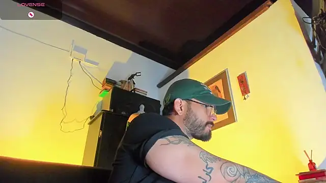 Snapshot of CamiloGray_ chatting on 11/09/25, 01:20 CamiloGray online show from 11/09/25, 01:20