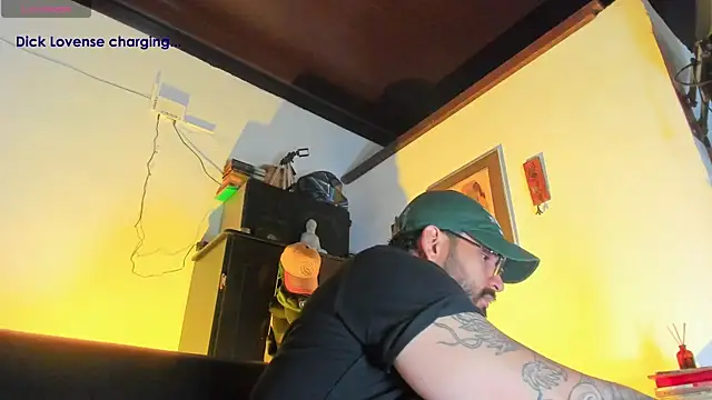 Snapshot of CamiloGray_ chatting on 11/11/25, 01:44 CamiloGray online show from 11/11/25, 01:44