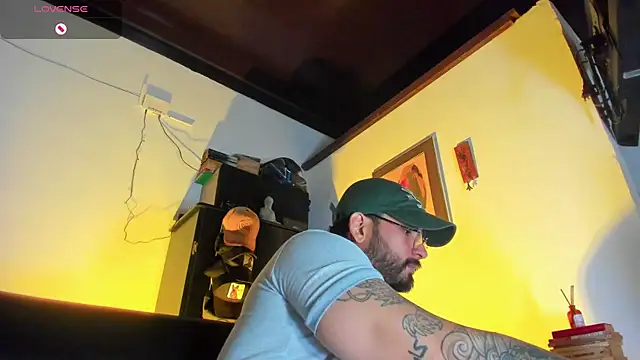 Snapshot of CamiloGray_ chatting on 11/14/25, 01:54 CamiloGray online show from 11/14/25, 01:54