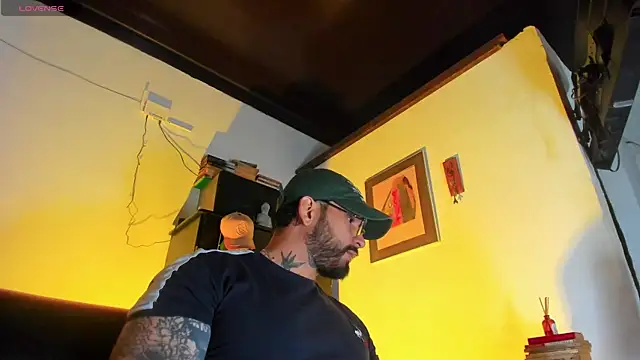 Snapshot of CamiloGray_ chatting on 11/20/25, 01:55 CamiloGray online show from 11/20/25, 01:55