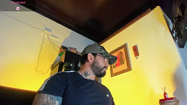 Snapshot of CamiloGray_ chatting on 12/05/25, 01:52 CamiloGray online show from 12/05/25, 01:52