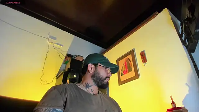 Snapshot of CamiloGray_ chatting on 12/14/25, 10:42 CamiloGray online show from 12/14/25, 10:42