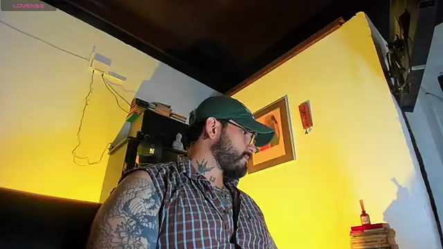 Snapshot of CamiloGray_ chatting on 12/15/25, 02:54 CamiloGray online show from 12/15/25, 02:54