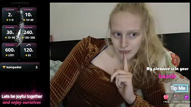 Snapshot of VeronicaJoyful chatting on 11/16/25, 11:54 VeronicaJoyful online show from 11/16/25, 11:54