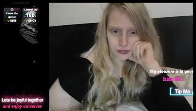 Snapshot of VeronicaJoyful chatting on 11/30/25, 10:25 VeronicaJoyful online show from 11/30/25, 10:25