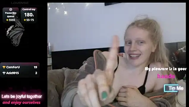 Snapshot of VeronicaJoyful chatting on 12/20/25, 01:02 VeronicaJoyful online show from 12/20/25, 01:02