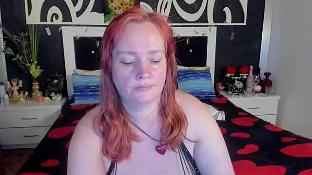 Snapshot of SinFulTitsDD chatting on 02/05/25, 10:01 SinFulTitsDD online show from 02/05/25, 10:01