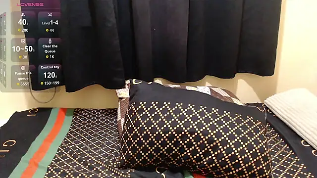 Snapshot of x_brittany_x chatting on 02/15/26, 01:20 x brittany x online show from 02/15/26, 01:20