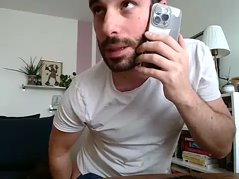 Snapshot of Simon-tem chatting on 01/13/26, 01:49 Simon-tem online show from 01/13/26, 01:49