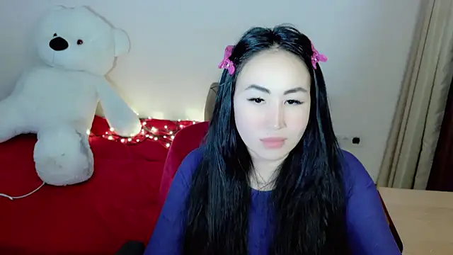 Snapshot of AsianQueens chatting on 12/19/24, 04:35 AsianQueens online show from 12/19/24, 04:35