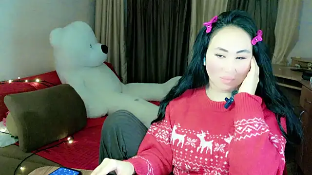 Snapshot of AsianQueens chatting on 02/14/25, 03:11 AsianQueens online show from 02/14/25, 03:11