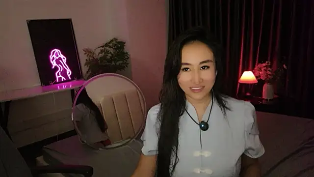Snapshot of AsianQueens chatting on 06/26/26, 01:48 AsianQueens online show from 06/26/26, 01:48
