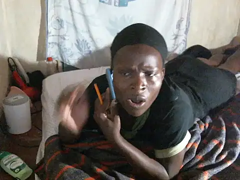 Snapshot of cute-shamza chatting on 12/15/25, 04:50 cute-shamza online show from 12/15/25, 04:50