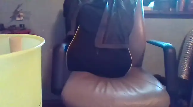 Snapshot of peaches_playz chatting on 03/08/25, 05:33 peaches playz online show from 03/08/25, 05:33