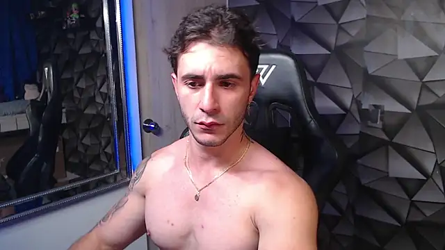 Snapshot of Latino_stud4u chatting on 03/02/25, 01:04 Latino stud4u online show from 03/02/25, 01:04