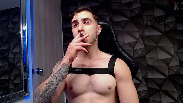 Snapshot of Latino_stud4u chatting on 09/14/25, 08:52 Latino stud4u online show from 09/14/25, 08:52