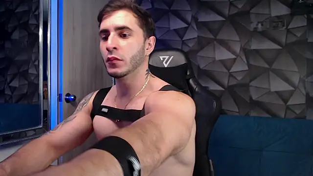 Snapshot of Latino_stud4u chatting on 10/11/25, 01:27 Latino stud4u online show from 10/11/25, 01:27