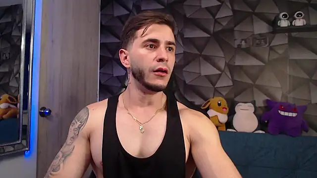 Snapshot of Latino_stud4u chatting on 10/22/25, 01:17 Latino stud4u online show from 10/22/25, 01:17