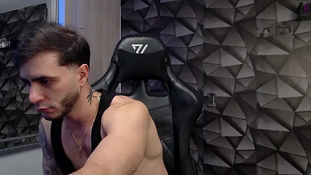 Snapshot of Latino_stud4u chatting on 11/06/25, 11:15 Latino stud4u online show from 11/06/25, 11:15