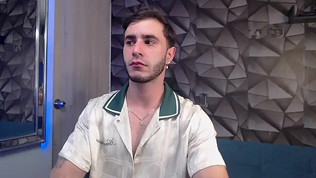 Snapshot of Latino_stud4u chatting on 11/21/25, 12:43 Latino stud4u online show from 11/21/25, 12:43