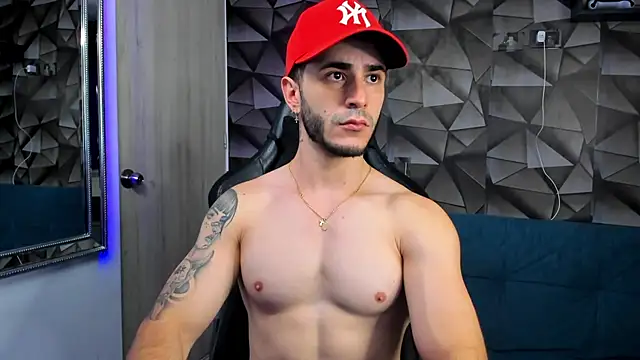 Snapshot of Latino_stud4u chatting on 12/16/25, 02:16 Latino stud4u online show from 12/16/25, 02:16