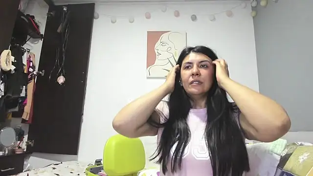 Snapshot of aisha_latina chatting on 12/06/24, 12:02 aisha latina online show from 12/06/24, 12:02