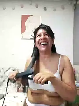 Snapshot of aisha_latina chatting on 12/21/24, 11:45 aisha latina online show from 12/21/24, 11:45